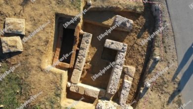 Photo of Zbulohen dy varre antike në parkun e Amantias në Vlorë