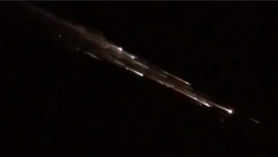 Photo of Shi objektesh ndriçuese në qiell mbi Oregon, habiten qytetarët – ekspertët thonë se bëhet fjalë për djegie të copave të raketave të Space X