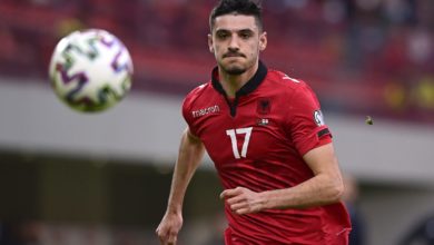 Photo of 25 milion £ në tavolinë, Southampton i çmendur për Armando Brojën