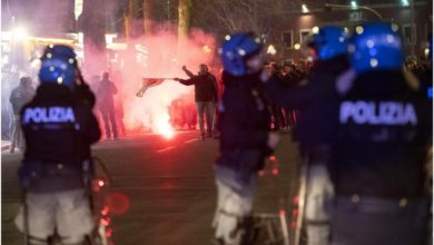 Photo of Kërset dajaku mes tifozëve të Napolit dhe Cagliarit (VIDEO)