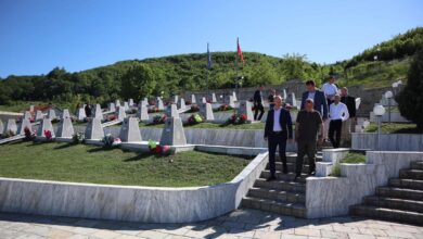 Photo of Emshiu vizton komunën e Shtimes dhe kompleksin përkujtimor të Reçakut