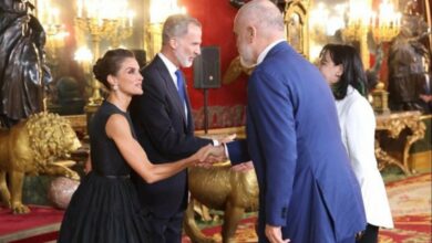 Photo of Kryeministri Rama dhe bashkëshortja e tij Linda Rama në Madrid, priten nga mbreti dhe mbretëresha e Spanjës