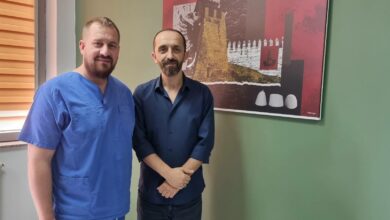 Photo of Valmir Aziri 37 grafika digjitale dhuratë për Repartin e Kardiologjisë në krye me Dr. Valon Asani