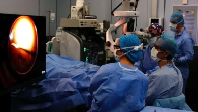 Photo of U ndërpre energjia elektrike, mjeku përdor baterinë e makinës për të kryer operacionin