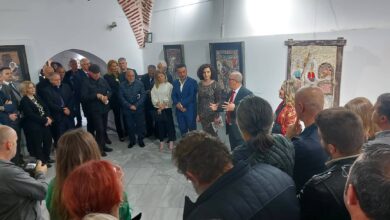 Photo of Në një atmorsferë festive u hap eskpozita e profesor Izet Zeqirit në Galerin e Arteve në Tetovë