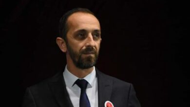 Photo of Sekretari shtetërorë në ministrinë e kulturës Valmir Aziri shpreh ngushëllime familjes së piktorit Selmani