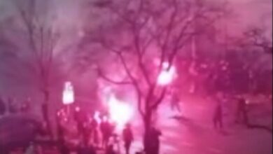 Photo of Kaos në Zagreb: Tifozët e Dinamos “ndezin” kryeqendrën kroate gjatë asamblesë së klubit, sulmojnë dy persona