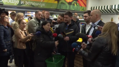 Photo of Bekteshi dhe Kovaçevski së bashku dalin për pazar me drejtorin e inspektoratit të tregut (LIVE)