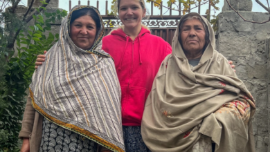 Photo of FOTO: La Amerikën për Pakistanin, Samantha: Këtu s’ka drita dhe as internet, por jam më e lumtur
