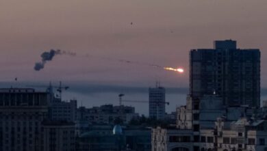 Photo of Tmerr në Kiev! Rusia lëshon breshëri raketash e dronësh, 12 të vrarë dhe dhjetëra të plagosur