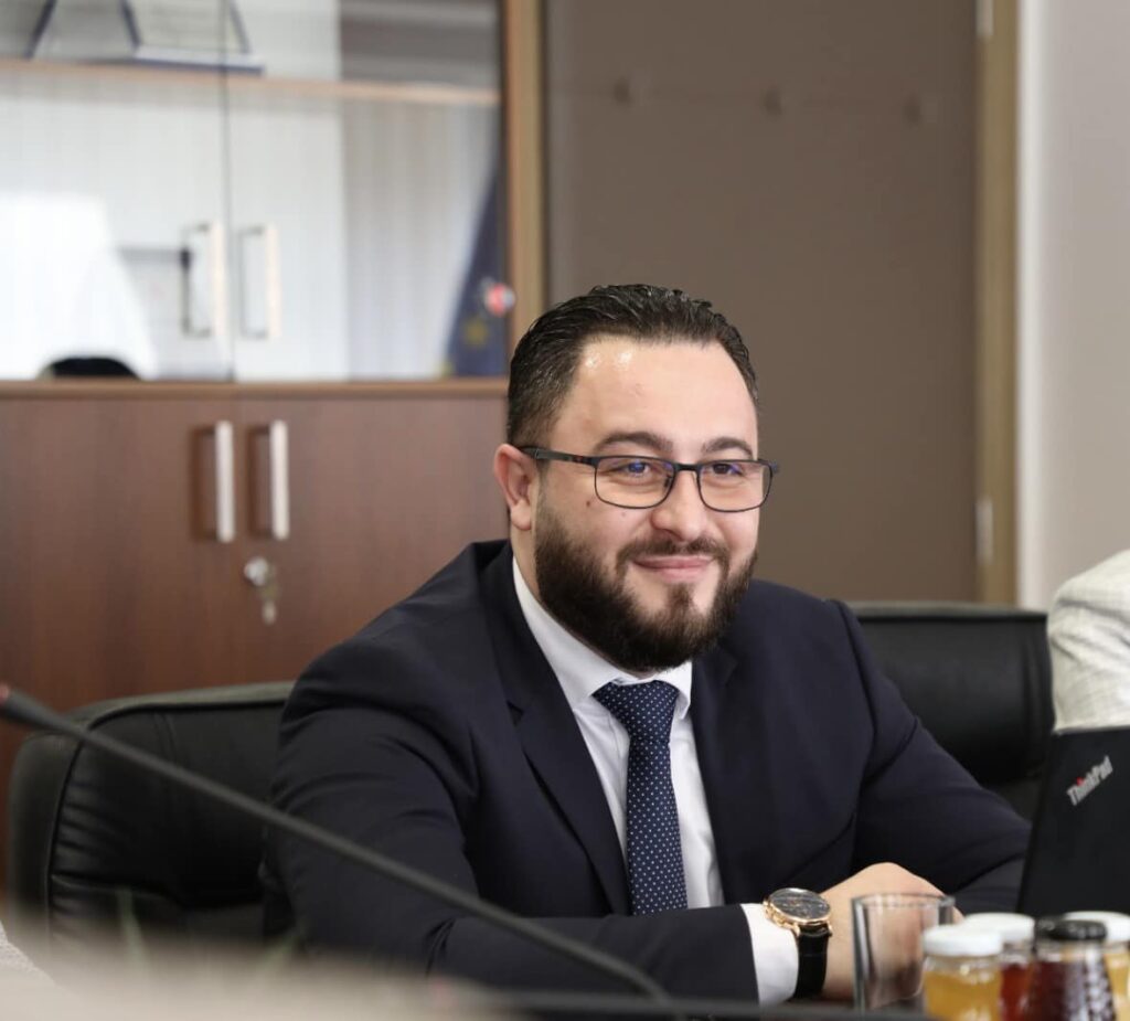 Driton Nebiu  Dërguat dosje në Hagë  akuzuat njëri tjetrin  Marre  more njerëz  marre 