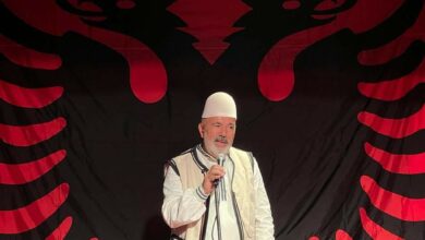 Photo of Shoqata Pellazgët mban manifestimin Dita e Plisit Pellazg në teatrin Poshka në Strugë