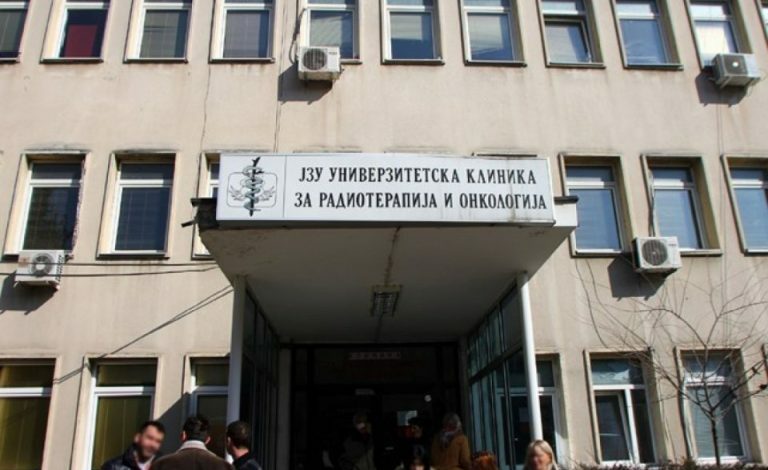 Pacientët onkologjikë protestojnë për mungesën e terapisë