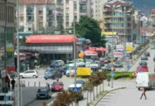 Photo of Tavolina, mallra e vetura në trotuaret e Tetovës! Qytetarët kërkojnë lirimin e hapësirave publike