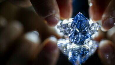 Photo of Shitet për 44 milionë dollarë diamanti ”Bleu Royal”