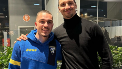 Photo of Dy Ibrahimovicë në një foto; gjiganti suedez pozon me ‘fotokopjen’ e tij shqiptare