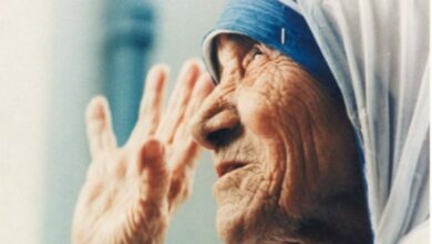 Photo of Sot, dita kur Nënë Tereza mori nënshtetësinë shqiptare