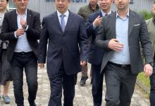 Photo of Drejtori dhe zëvendës drejtori i Bilall Kasamit pret në takim ambasadorin Kinez