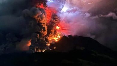Photo of Shpërthen vullkani i fuqishëm në Indonezi, autoritetet lëshojnë alarmin për cunami
