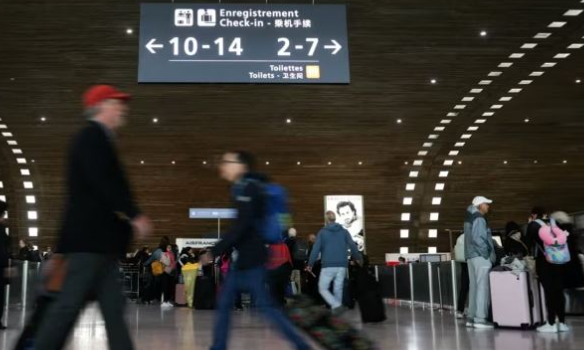 Francë  anulohen mijëra fluturime për shkak të grevës të kontrollorëve ajrorë