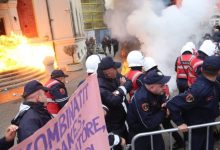 Photo of Britania e Madhe reagon për protestën para Bashkisë së Tiranës: Molotovi nuk ka vend në demokraci
