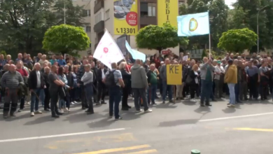 Photo of Protestojnë punonjësit e “Pyjeve Kombëtare” në Maqedoni, dy muaj nuk kanë marrë paga