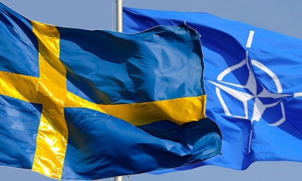 Suedia bën lëvizjen e parë si pjesë e NATO s  dërgon batalion në Letoni
