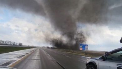 Photo of Pamje të një tornadoje në Nebraska ndërsa moti i keq godet zonën