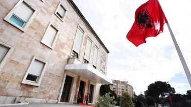 Photo of Shqipëria rikthen vizat për zyrtarët e vendit që është aleat me Vladimir Putin