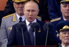 Photo of ‘Dita e Fitores’, Putin pranon se Rusia ndodhet në vështirësi