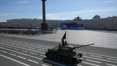 Photo of Putin shënon paradën ushtarake me një tank të vetëm