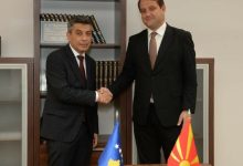 Photo of Ministri Mexhiti takim me ambasadorin e Kosovës Florian Qehaja, ja për çfarë biseduan