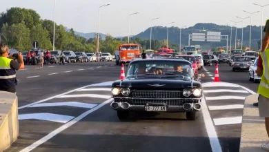 Photo of Aksi Thumanë-Kashar i hapur për qarkullimin, makinat retro ‘inagurojnë’ rrugën e re
