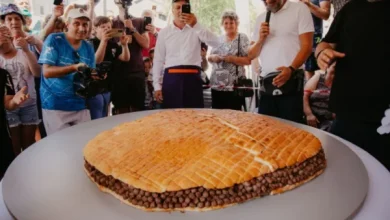 Photo of Në Bosnje dhe Hercegovinë thyhet rekordi botëror për sasinë më të madhe të qebapit brenda një buke