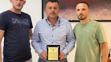 Photo of Klubi futbollit SHARRI mirënjohje kryetarit të komunës së Tearcës për mbështetjen ndaj sportit
