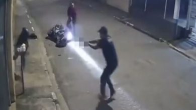 Photo of VIDEO/ Tentuan ta grabisnin, “viktima” rrëmben armën dhe vret autorin 16-vjeçar