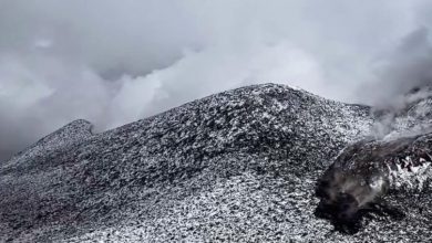 Photo of Dy javë pas shpërthimit të vullkanit, Etna mbulohet nga breshëri në formë dëbore (VIDEO)