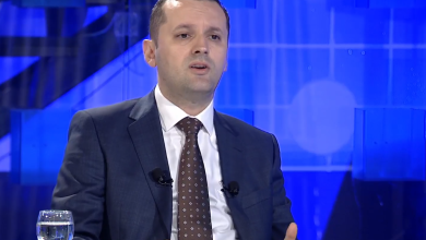 Photo of Faton Ahmeti pyet Adnan Azizin: Kush ju dha të drejtën të eksperimentoni me fatin e shqiptarëve?!