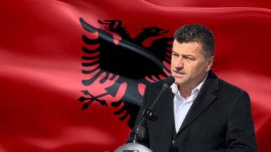 Photo of Kryetari Komunës së Tearcës Nuhi Neziri uron festën e vitit të ri të gjithë bashkëqytetarëve