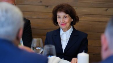 Photo of Siljanovska Davkova në takim me kryeministrin e Malit të Zi, Millojko Spajiq