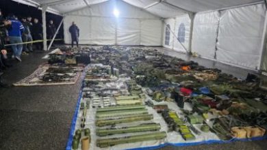 Photo of Armë, uniforma, fishekë, zolla dhe pajisje tjera – ja çka u gjet sot gjatë bastisjeve në Zubin Potok