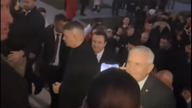 Photo of Kurti pritet me thirrjet “Thaçi, Thaçi” në Prekaz