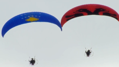 Photo of “Xhamadani vija-vija o ësht Kosova ësht Shqipria”, Edi Rama poston videon e parashutistëve me dy flamujt