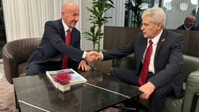 Photo of Ali Ahmeti u takua me Ambasadorin e Maqedonisë së Veriut, Milaim Fetai, në Zagreb