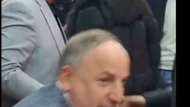 Photo of Adnan Azizi nuk ia dha dorën Bilall Kasamit (VIDEO)