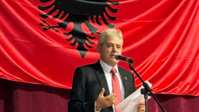 Photo of Ali Ahmeti sot në Prishtinë, i dhurohet çelësi i qytetit