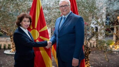 Photo of Presidentja Siljanovska Davkova u takua me kryetarin e Parlamentit malazez, Andrija Mandiq