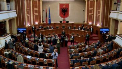 Photo of Projektbuxheti 8 mld euro i 2025/ Parlamenti nis sot seancën maratonë, pas diskutimeve opozita në protestë! Çfarë pritet