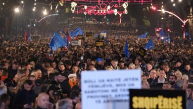 Photo of Opozita proteston sërish sot, mosbindja civile bllokon Tiranën