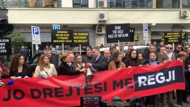 Photo of Partia e Lirisë protestë para SPAK/ Forca të shumta policie rrethojnë Prokurorinë e Posaçme